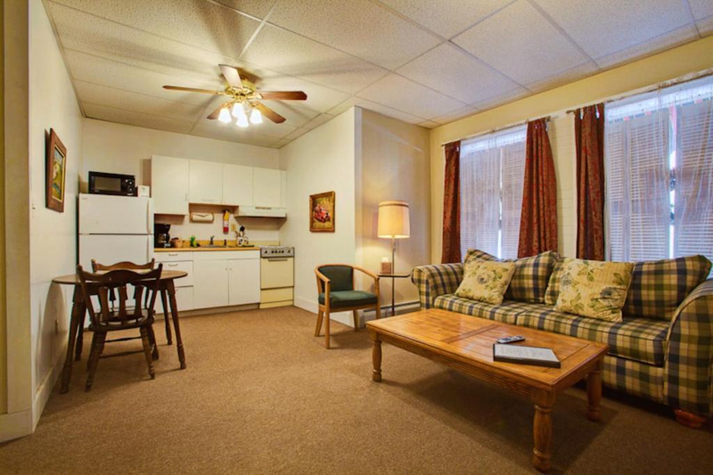 Suites On Main Margaretville Стая снимка