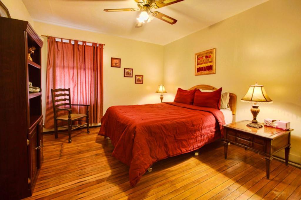 Suites On Main Margaretville Стая снимка